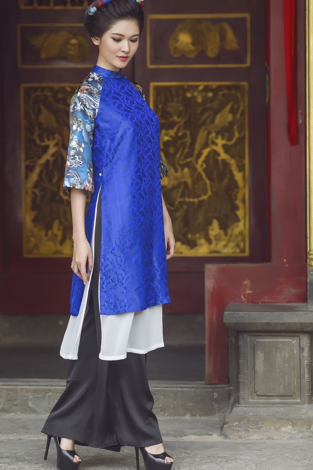 A hau Thuy Dung khoe vai tran anh 4