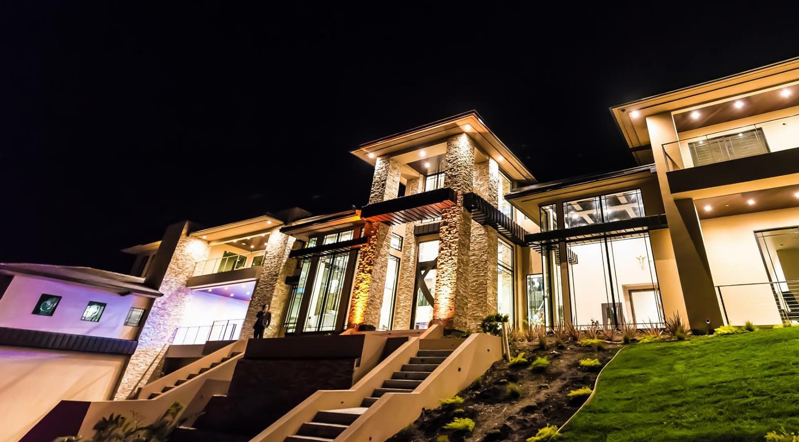 Biet thu moi xay cua vo chong Dan Truong o My hinh anh