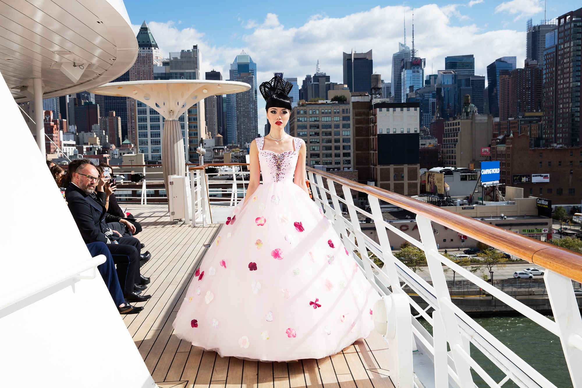 Người mẫu gốc Việt tổ chức show thời trang trên boong tàu ở Mỹ ảnh 4 Nguoi mau goc Viet to chuc show thoi trang tren boong tau o My anh 4