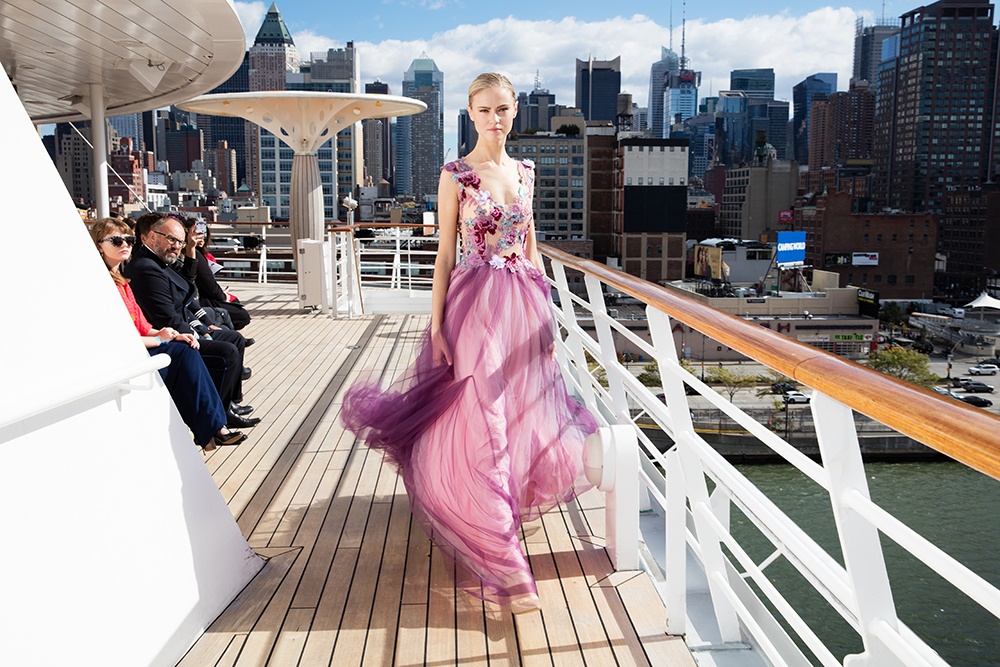 Người mẫu gốc Việt tổ chức show thời trang trên boong tàu ở Mỹ ảnh 5 Nguoi mau goc Viet to chuc show thoi trang tren boong tau o My anh 5