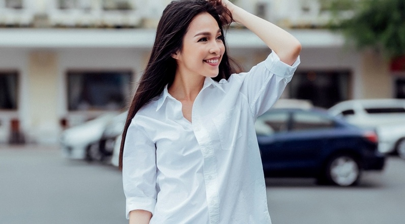 Hien Thuc dien so-mi trang tre trung dao pho hinh anh