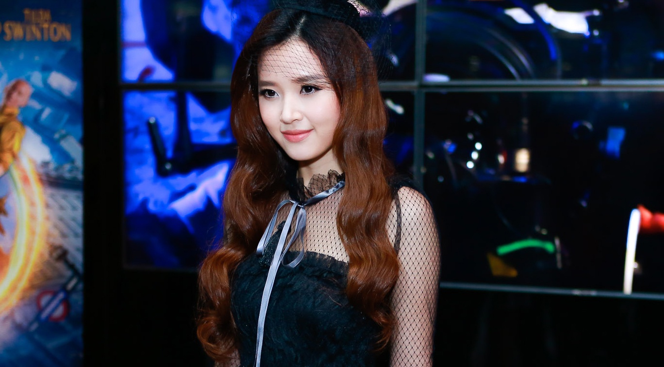 Midu, Elly Tran rang ro trong buoi ra mat phim moi hinh anh