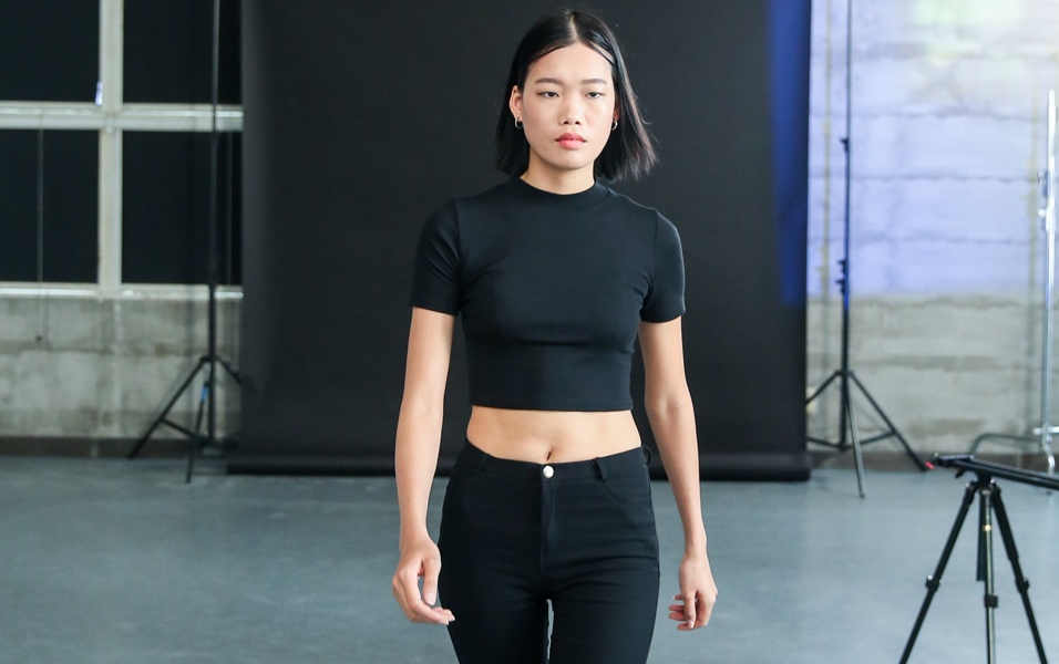 Dan chan dai khoe eo thon casting Tuan le thoi trang anh 2