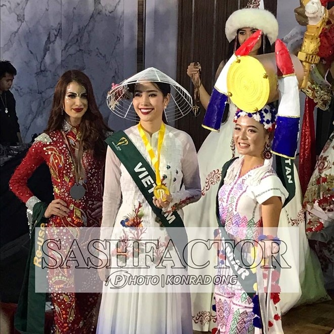 Nam Em lot top 8 Miss Earth anh 8