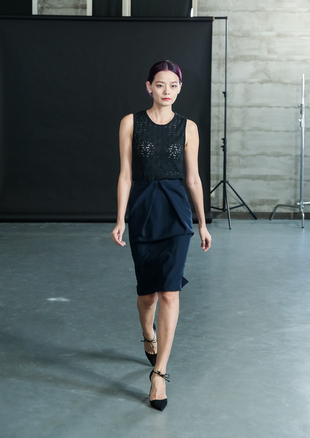 Dan chan dai khoe eo thon casting Tuan le thoi trang anh 8