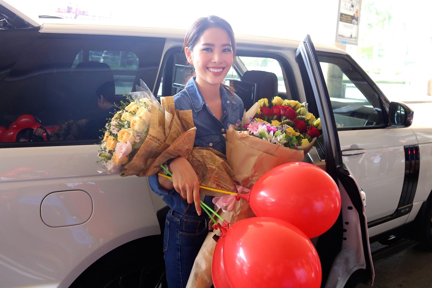 Nam Em rang ro o san bay anh 6