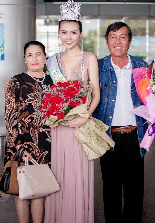 Ngọc Duyên kể về tuổi thơ thiếu thốn ảnh 1 Ngoc Duyen ke ve tuoi tho thieu thon anh 1