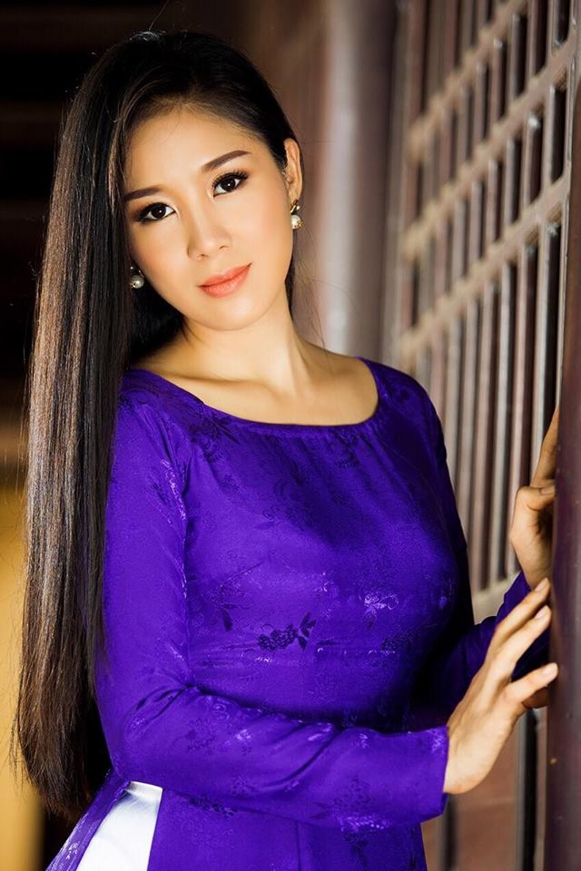 Le Phuong dien ao dai doi voi ban trai anh 7