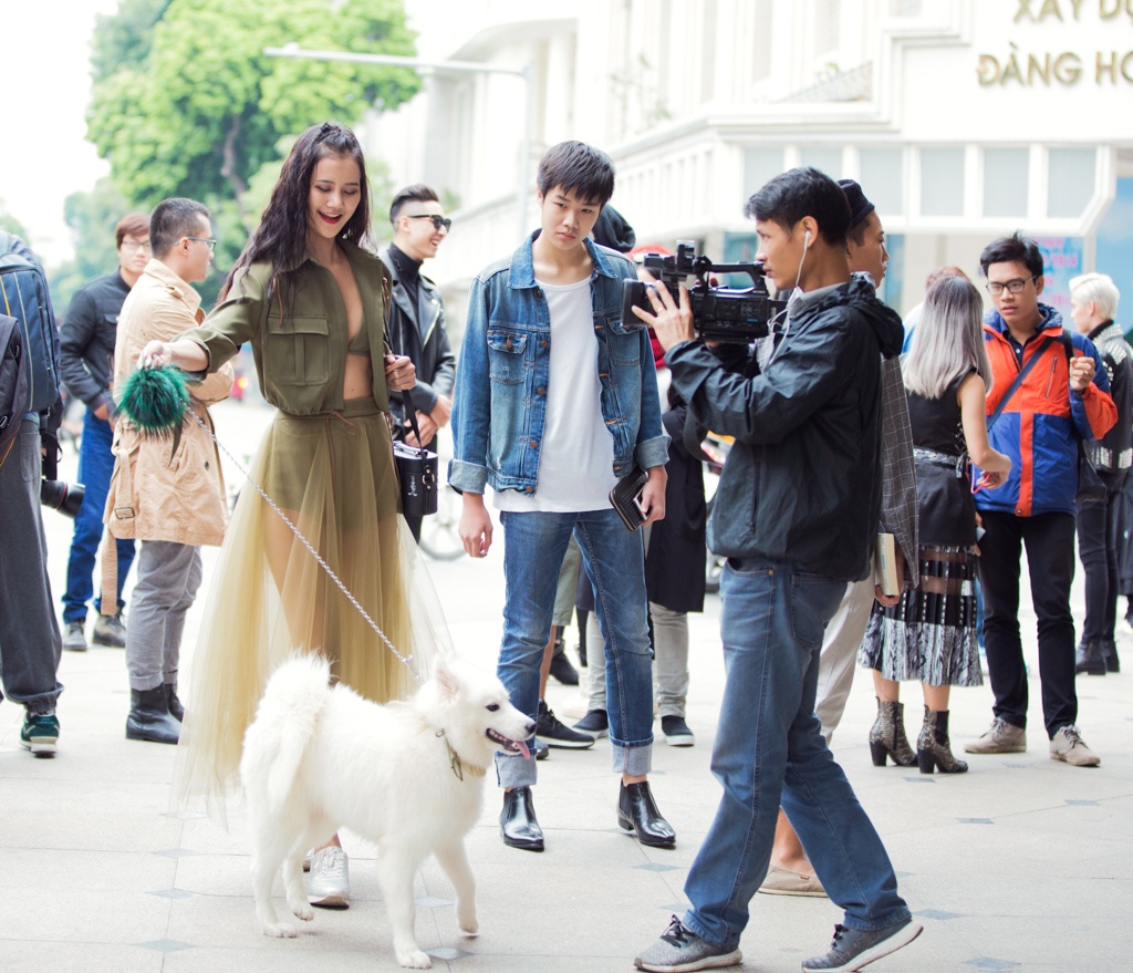 Street style ben le Tuan le Thoi trang quoc te VN anh 5
