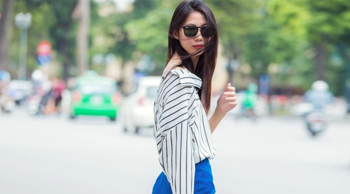 Street style ben le Tuan le Thoi trang quoc te VN hinh anh