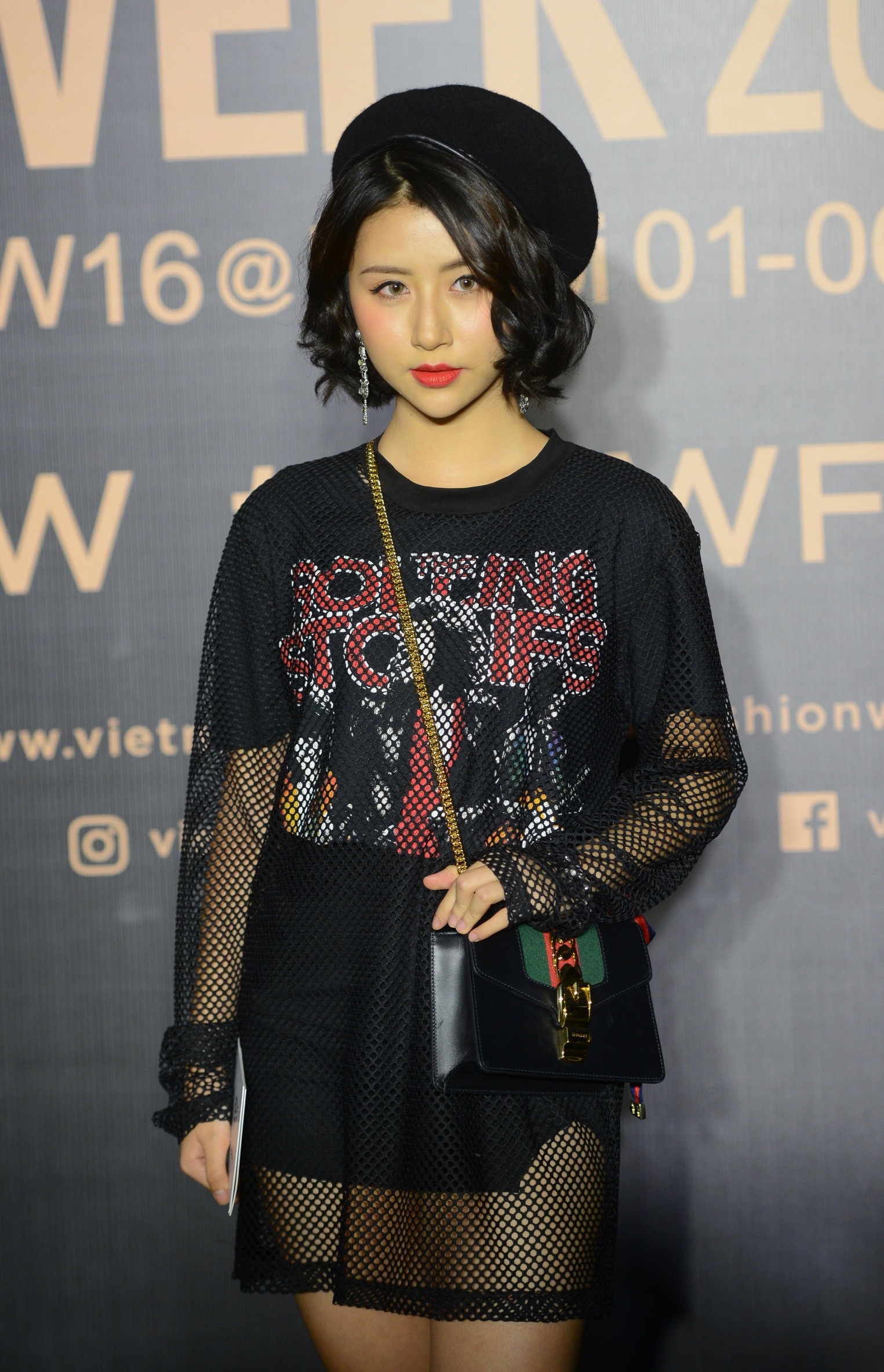 Quynh Chi mac dam quay goi cam di xem thoi trang anh 12