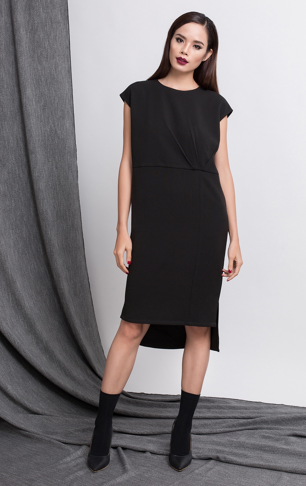 Trần Hiền sành điệu với 10 bộ đồ đen trắng ảnh 10 Tran Hien sanh dieu voi 10 bo do den trang anh 10