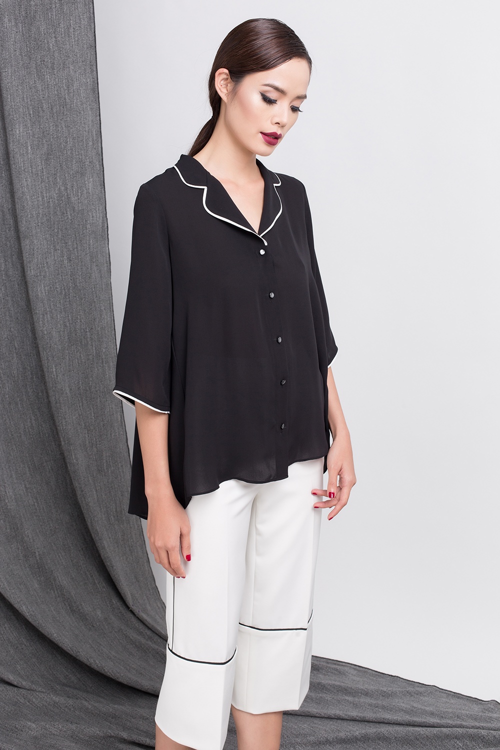 Trần Hiền sành điệu với 10 bộ đồ đen trắng ảnh 1 Tran Hien sanh dieu voi 10 bo do den trang anh 1