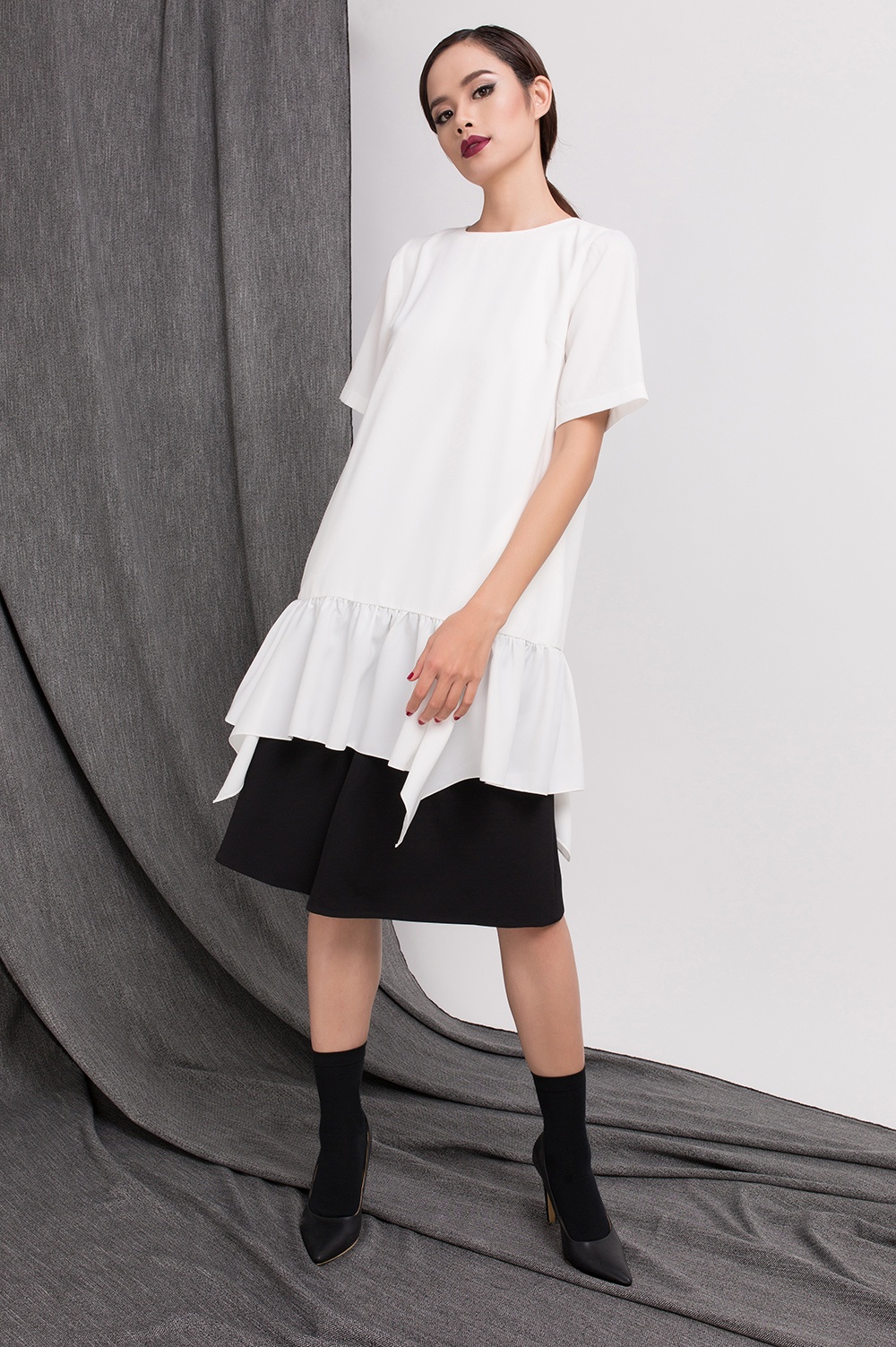 Trần Hiền sành điệu với 10 bộ đồ đen trắng ảnh 4 Tran Hien sanh dieu voi 10 bo do den trang anh 4