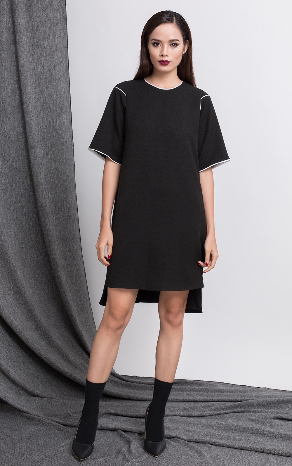 Trần Hiền sành điệu với 10 bộ đồ đen trắng ảnh 8 Tran Hien sanh dieu voi 10 bo do den trang anh 8