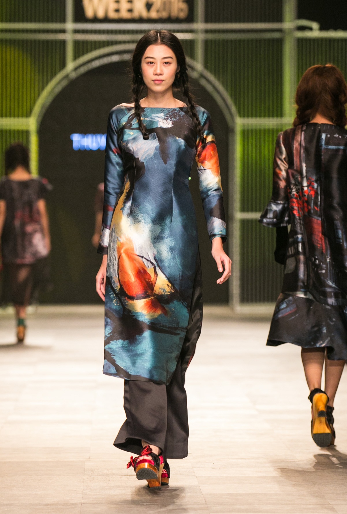 Quan quan Huong Ly trinh dien BST Thuy Nguyen anh 8