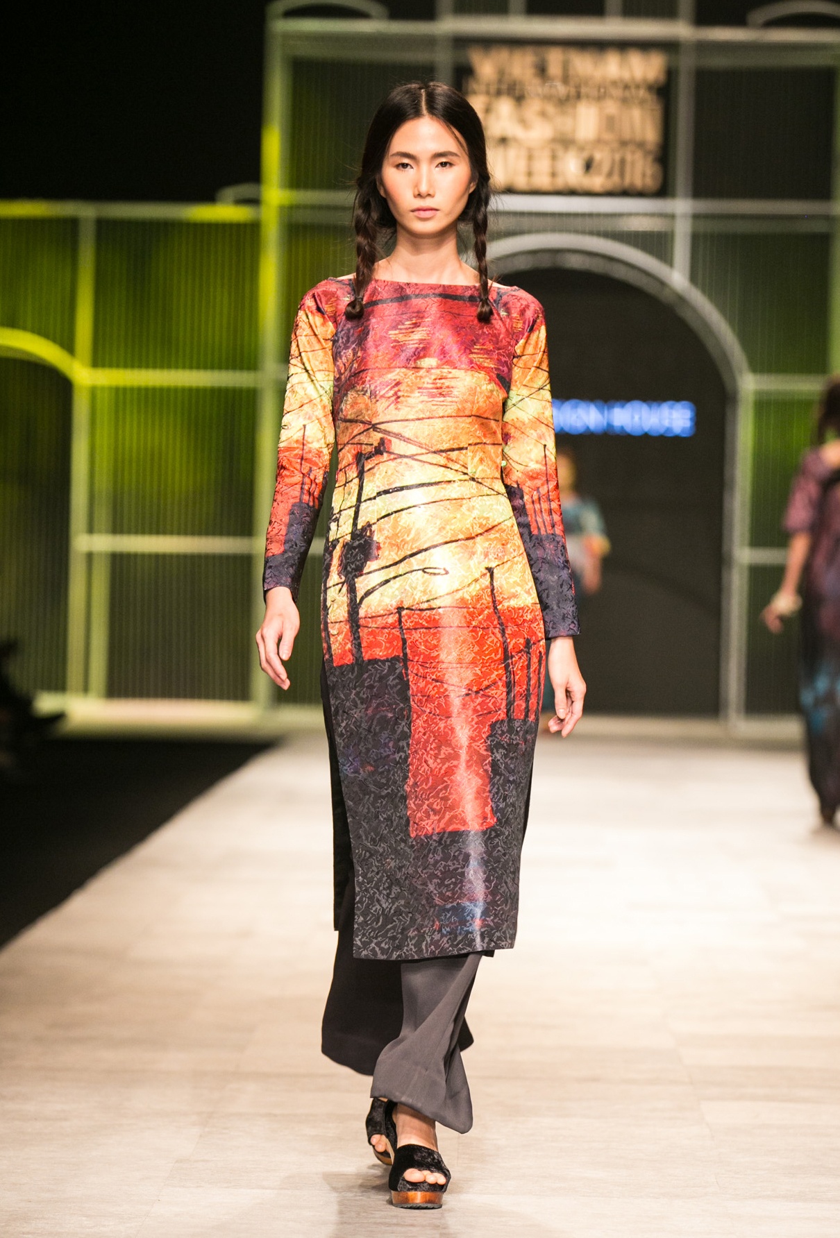 Quan quan Huong Ly trinh dien BST Thuy Nguyen anh 9