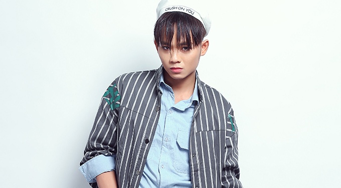 Quan quan Cuoi xuyen Viet phoi quan jeans rach ca tinh hinh anh