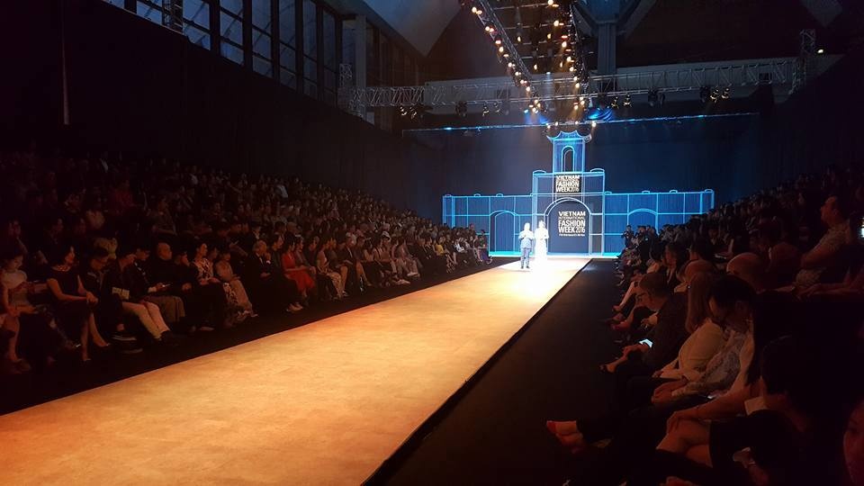 Tung Leo buc xuc vi nghe si bo ve giua chung anh 1