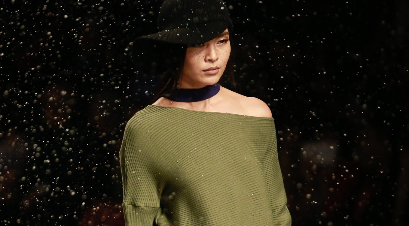 Dan mau catwalk tren duong bang phu tuyet hinh anh