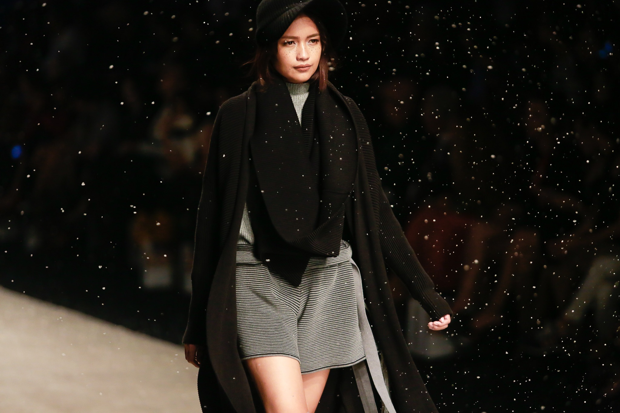 Mau Thuy trinh dien BST cua Le Ha anh 4