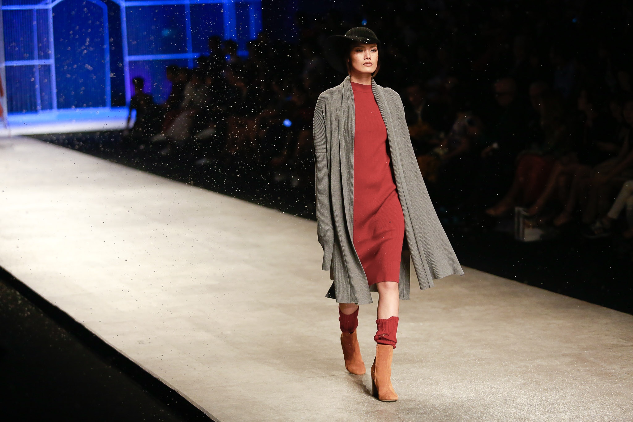 Mau Thuy trinh dien BST cua Le Ha anh 5