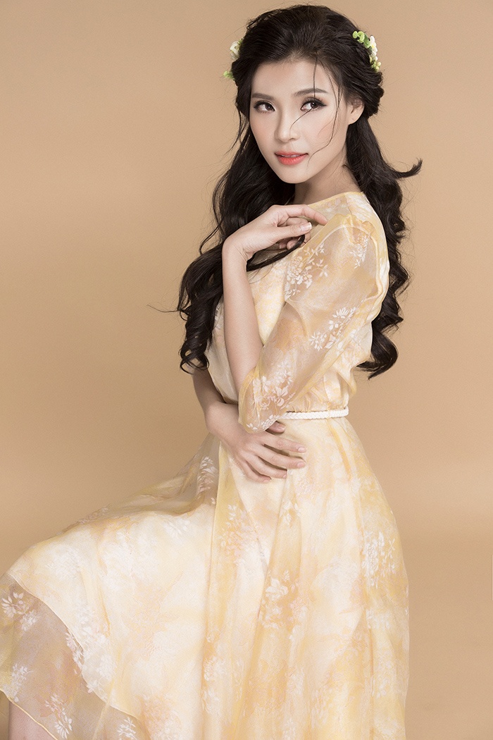 Thuy Diem mong manh voi trang phuc nu tinh anh 4