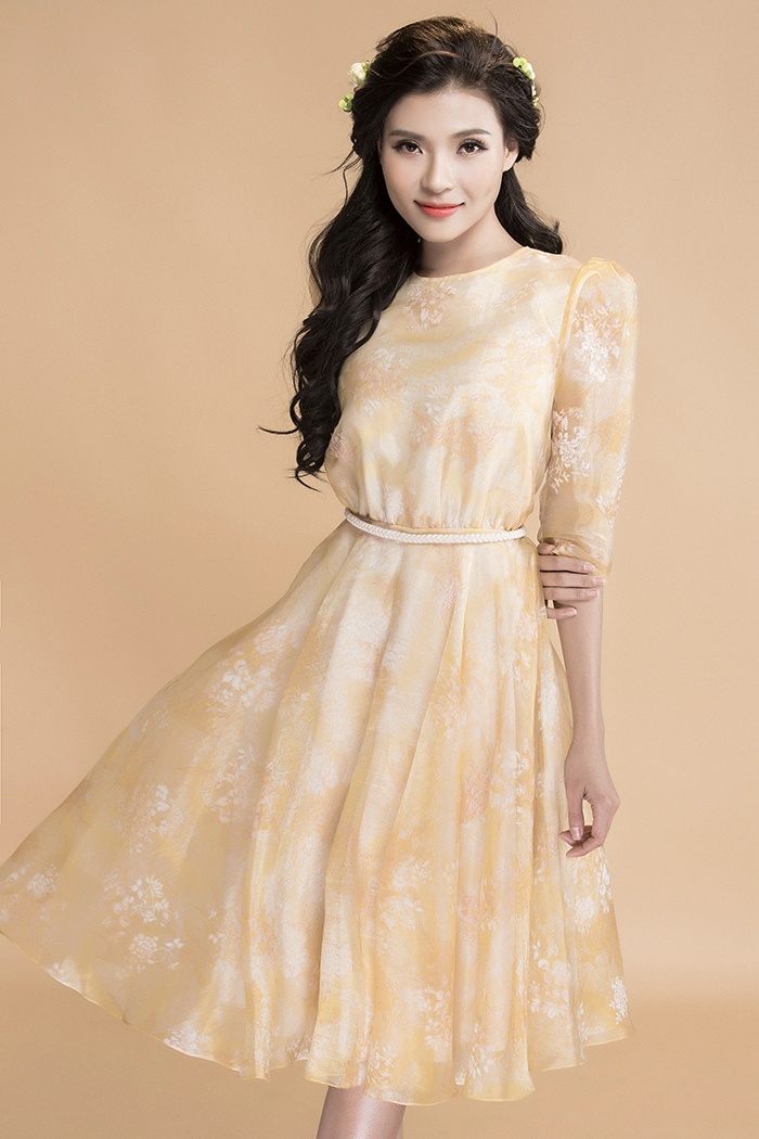 Thuy Diem mong manh voi trang phuc nu tinh anh 5