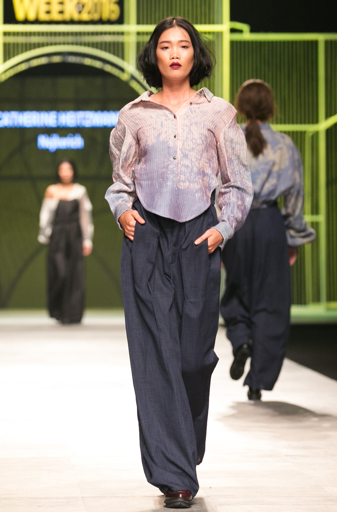 Mau nam mac vay catwalk tren san dien thoi trang anh 5