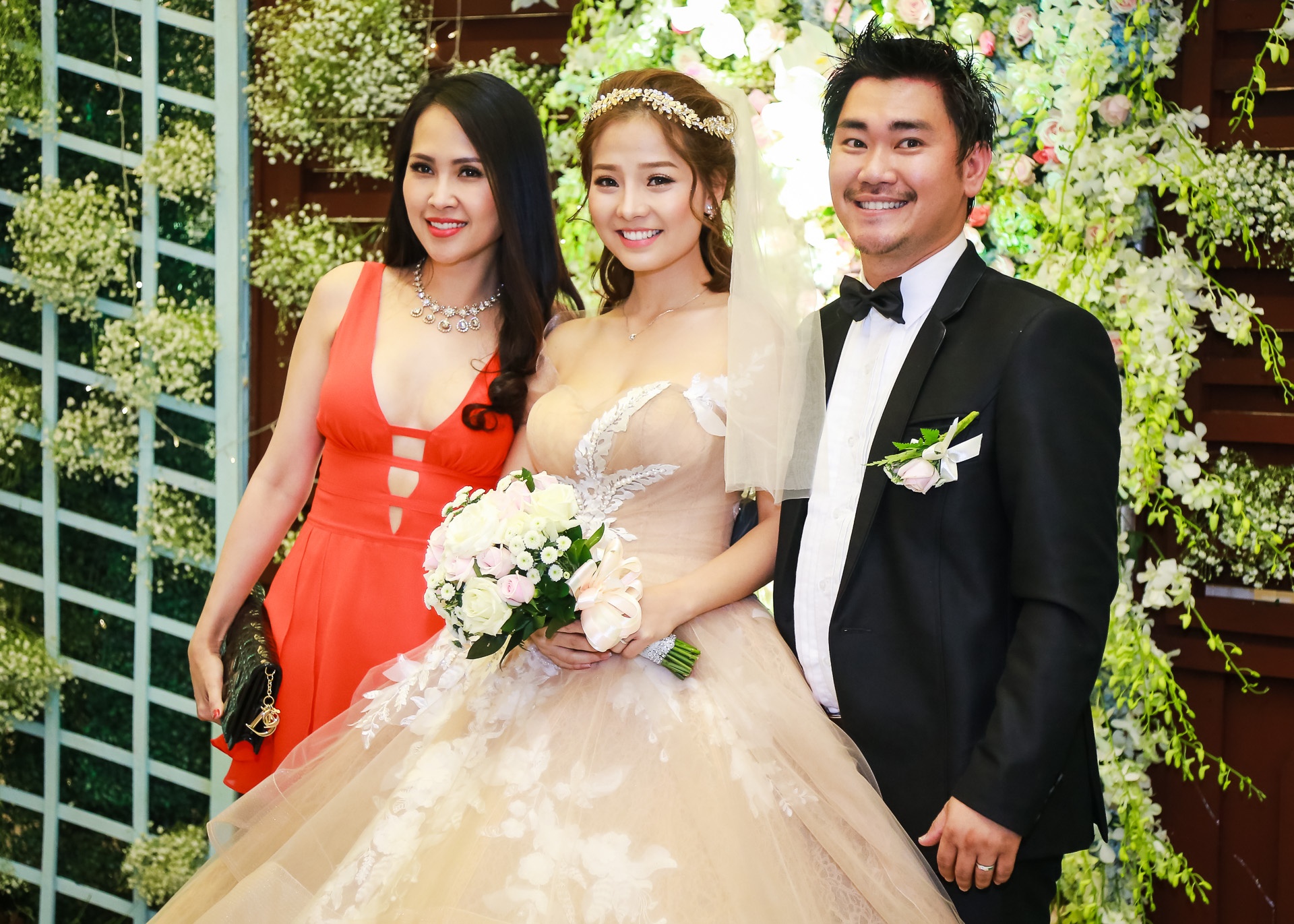 Le cuoi ngap tran sac hoa cua Khanh Hien va hon phu Viet kieu anh 9