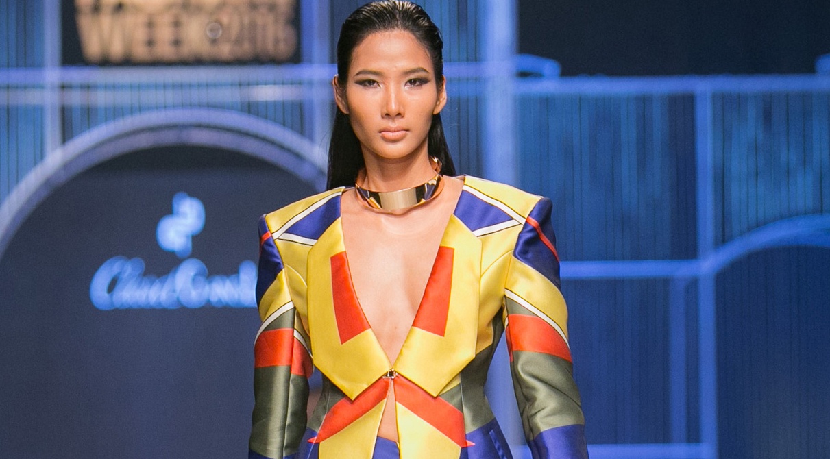 Dan mau Next Top trinh dien khong noi y tren san catwalk hinh anh