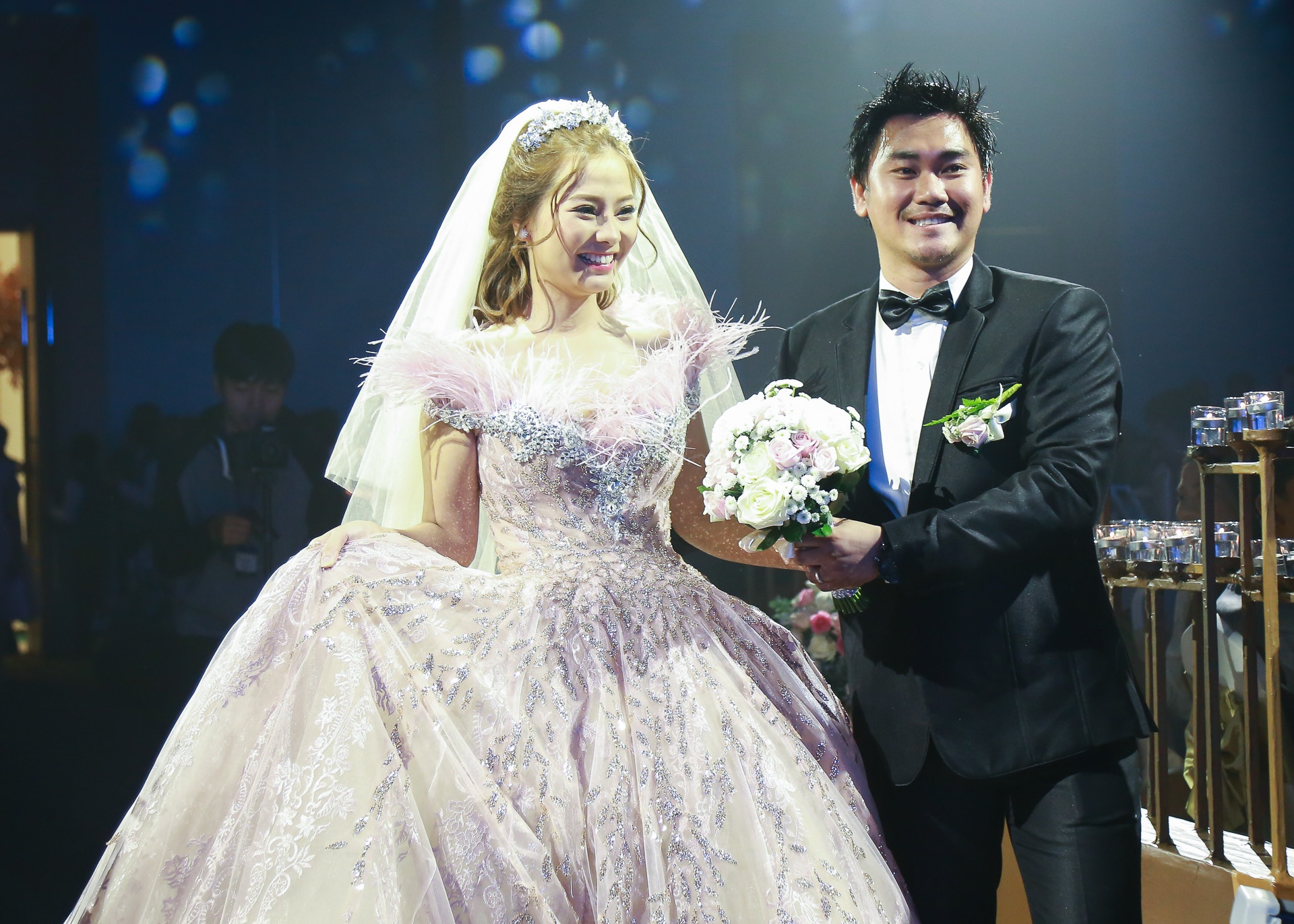 Le cuoi ngap tran sac hoa cua Khanh Hien va hon phu Viet kieu anh 1