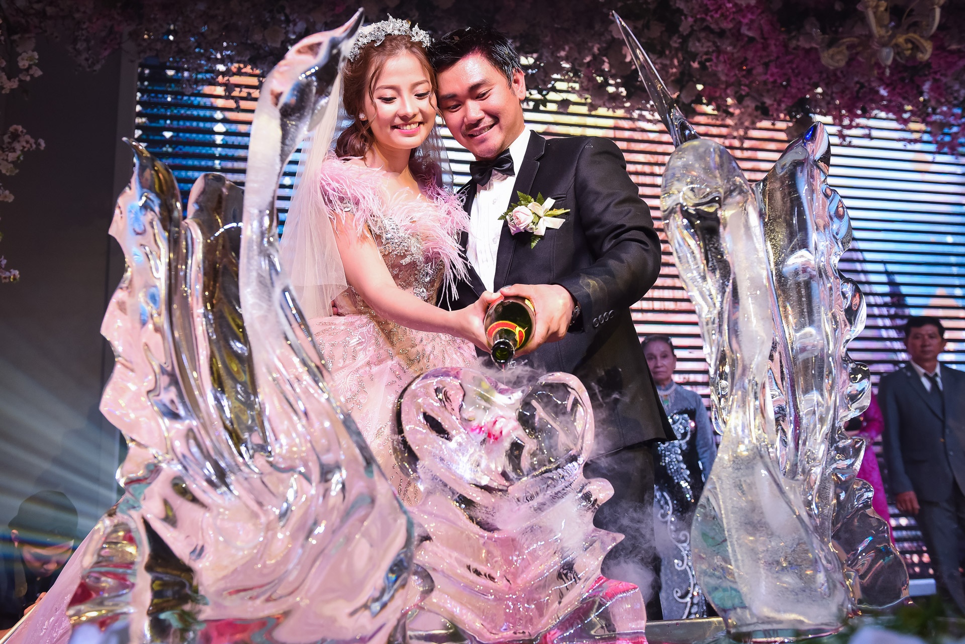 Le cuoi ngap tran sac hoa cua Khanh Hien va hon phu Viet kieu anh 4