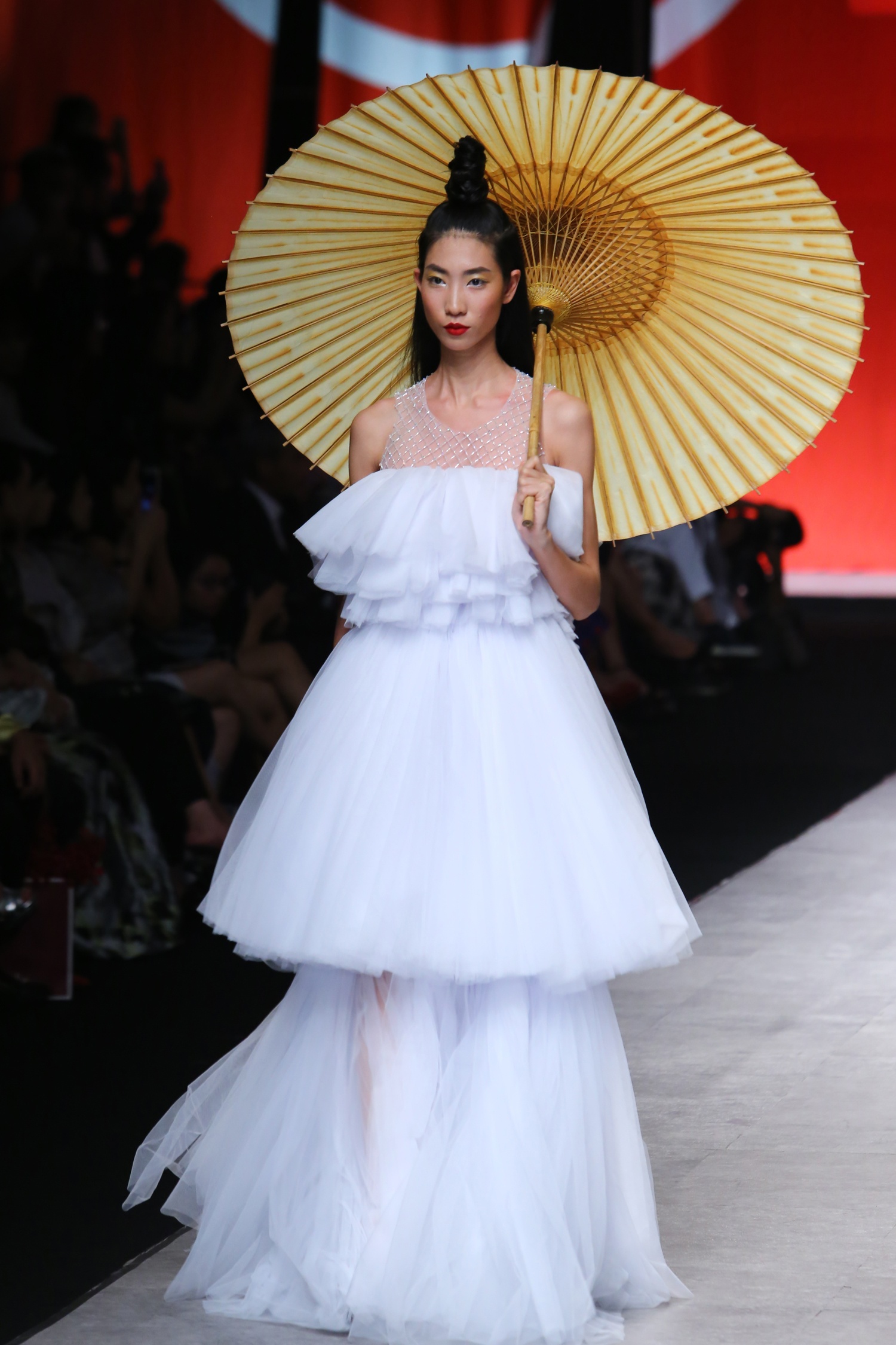 Nam Em hoa co gai Nhat Ban catwalk anh 7