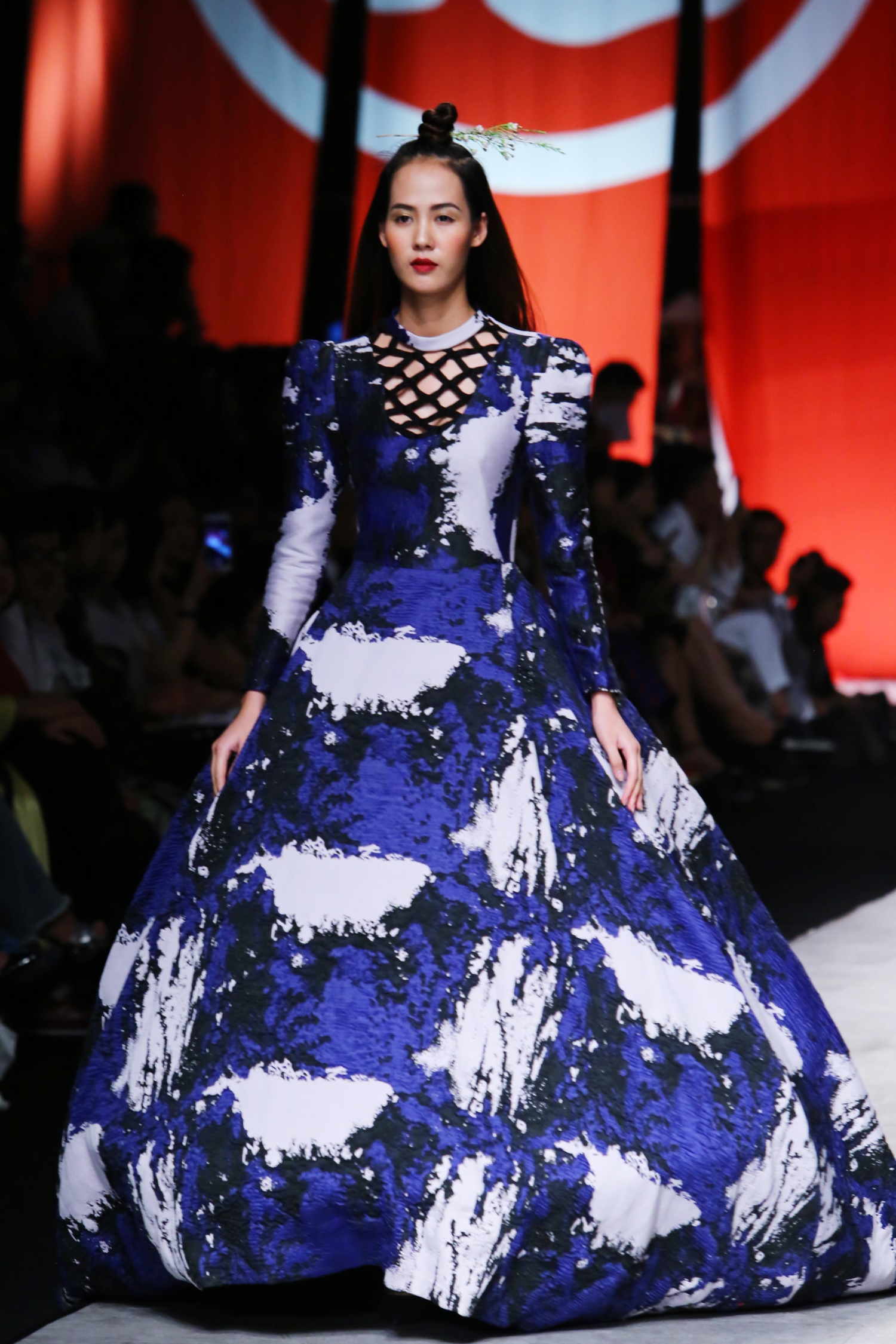 Nam Em hoa co gai Nhat Ban catwalk anh 8