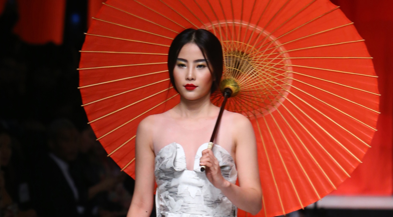 Thu Hang, Nam Em hoa co gai Nhat hinh anh
