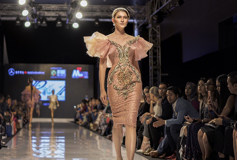 A hau Huyen My lam vedette anh 8