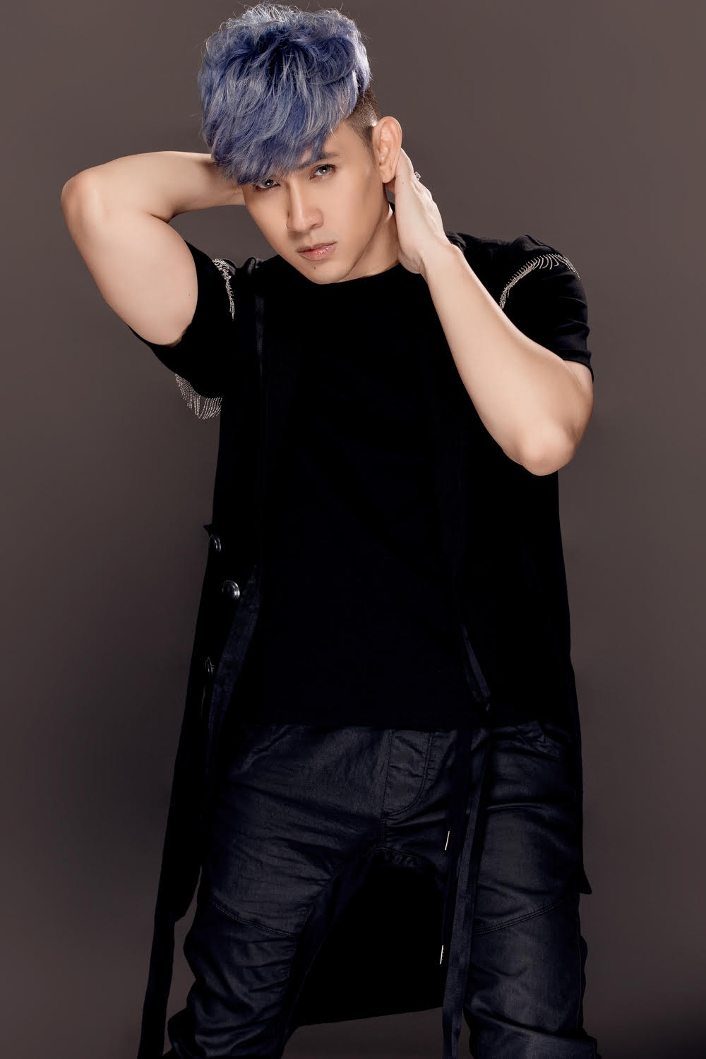 Nguyen Vu tre trung voi toc nhuom anh 1