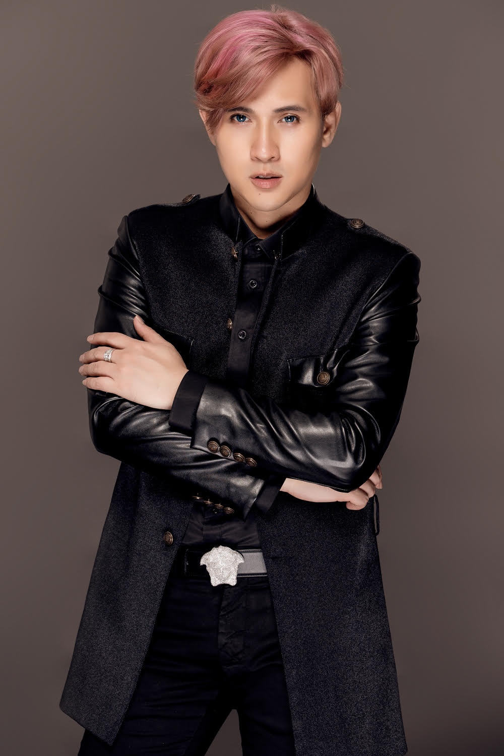 Nguyen Vu tre trung voi toc nhuom anh 7