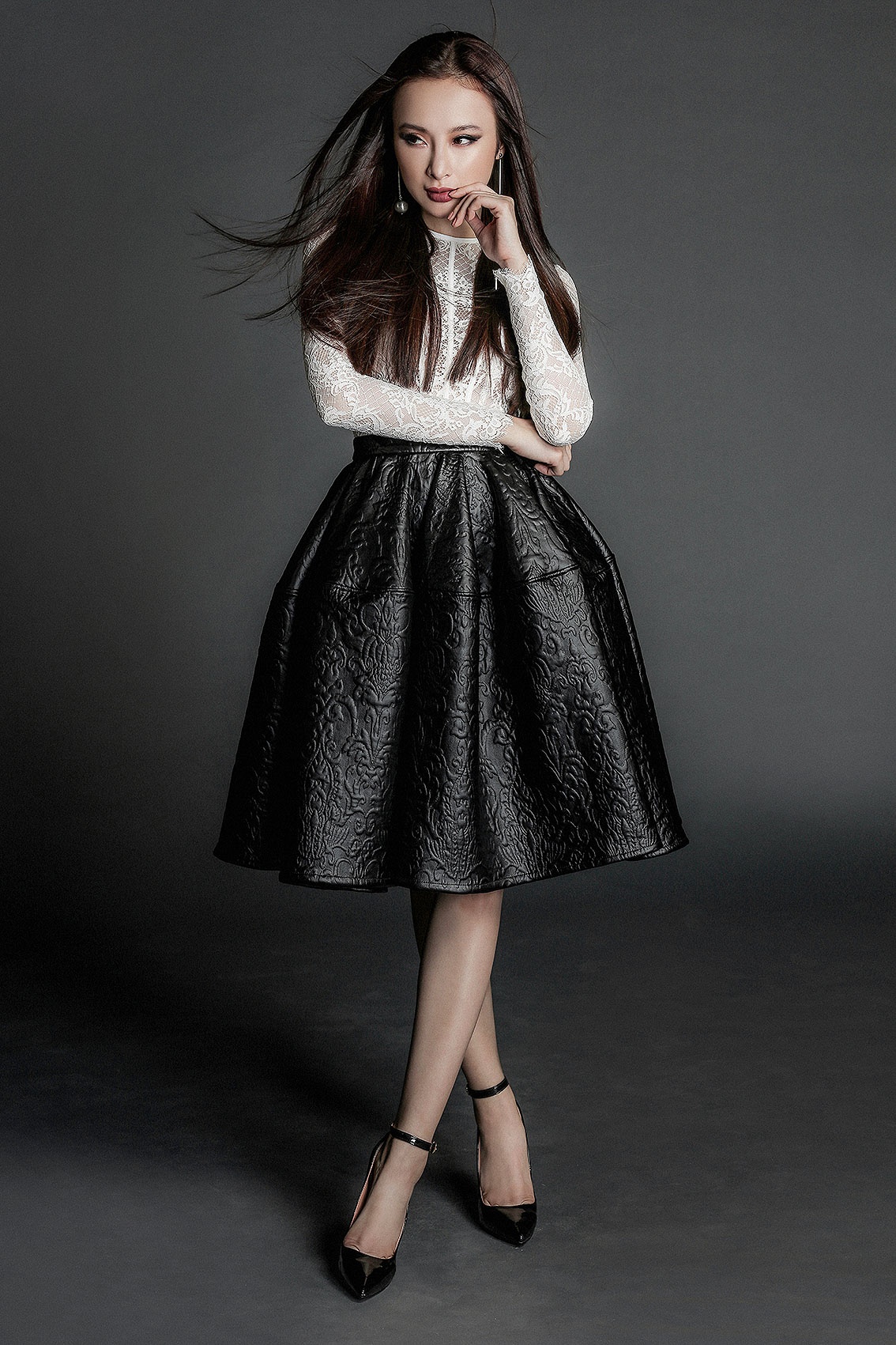 Angela Phuong Trinh khong mac noi y chup anh anh 1