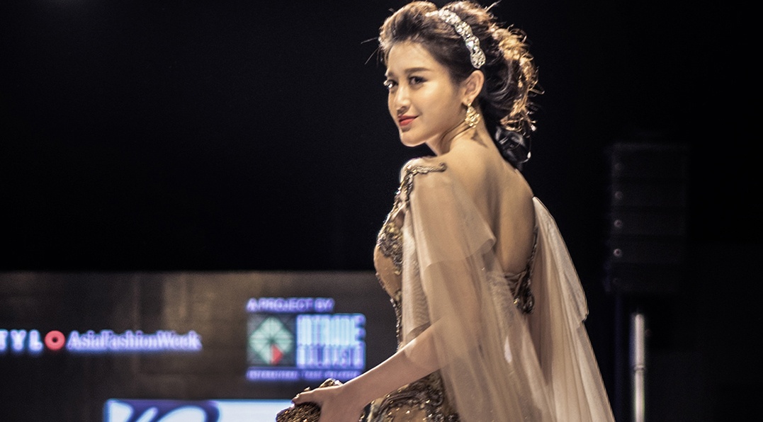 A hau Huyen My trinh dien o Tuan le Thoi trang Malaysia hinh anh