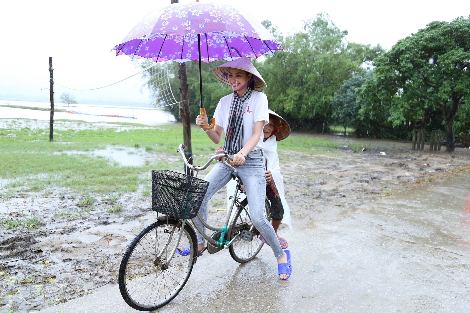 Pham Huong,  Thien Ly doi mua di lam tu thien anh 1