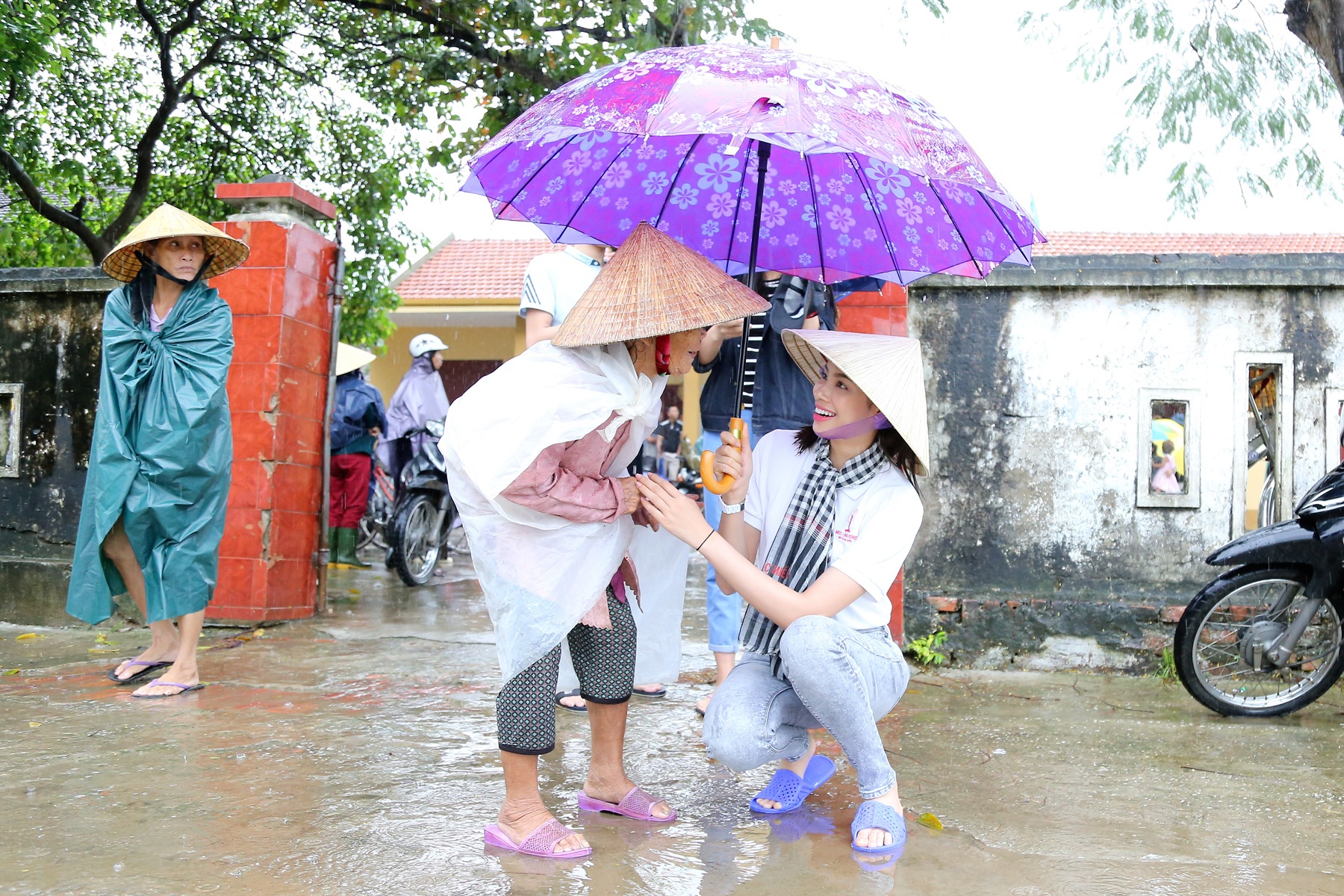 Pham Huong,  Thien Ly doi mua di lam tu thien anh 2
