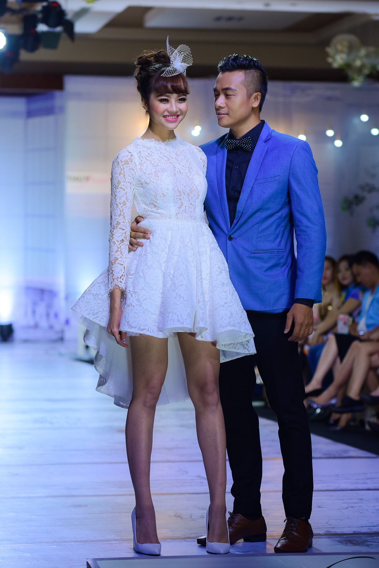 Diem Chau lan dau dua con trai mot tuoi len san dien anh 4