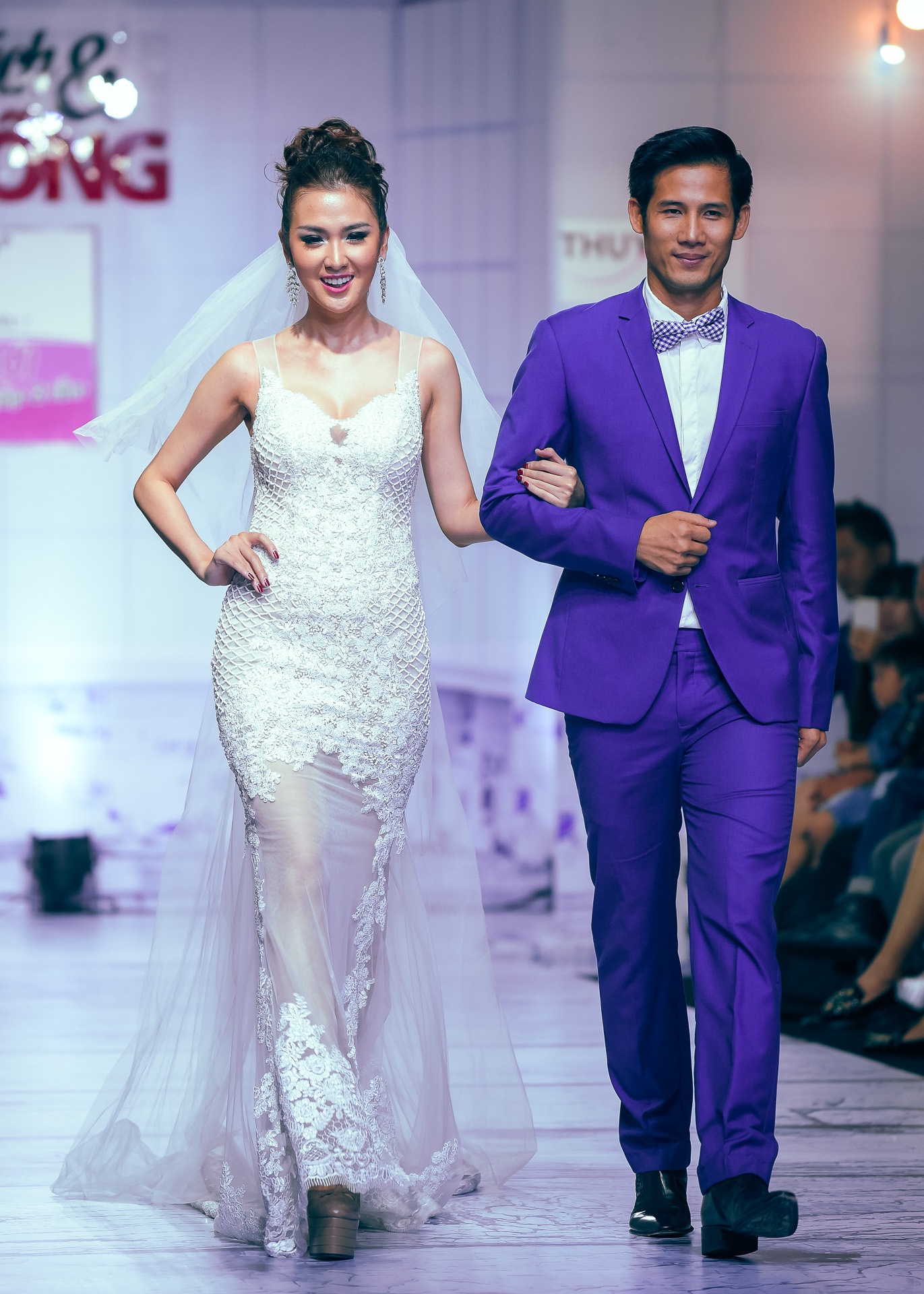 Diem Chau lan dau dua con trai mot tuoi len san dien anh 9