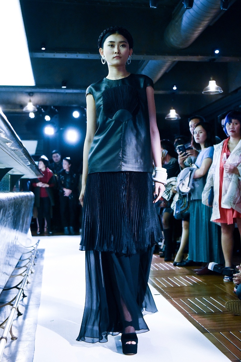 Andrea catwalk giữa dàn mẫu Tây ảnh 8 Andrea catwalk giua dan mau Tay anh 8