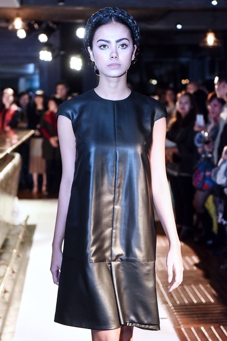 Andrea catwalk giữa dàn mẫu Tây ảnh 5 Andrea catwalk giua dan mau Tay anh 5