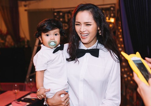 Diem Chau giu kin danh tinh cha con trai anh 1