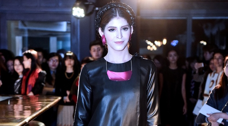 Andrea Aybar noi bat giua dan mau Tay hinh anh