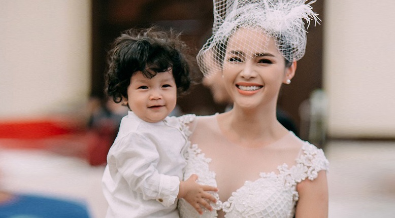 Diem Chau: ‘Cha con trai khong biet su hien dien cua be’ hinh anh